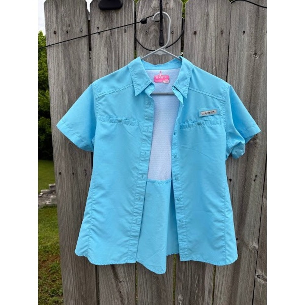 Columbia Women’s Short Sleeve Button-Down Shirt in Sky Blue